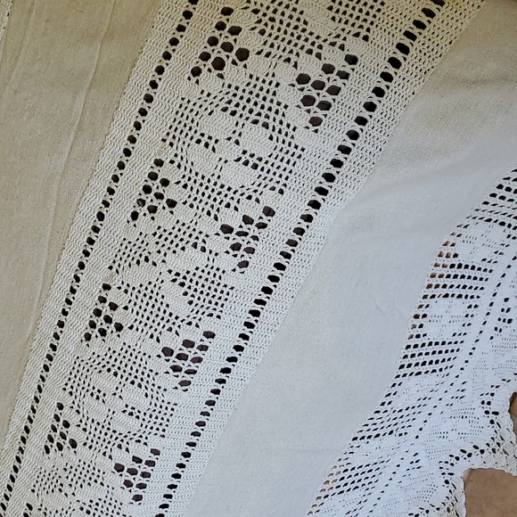 Linen and crochet vintage twin/double ecru coverlet. - Picture 2 of 6